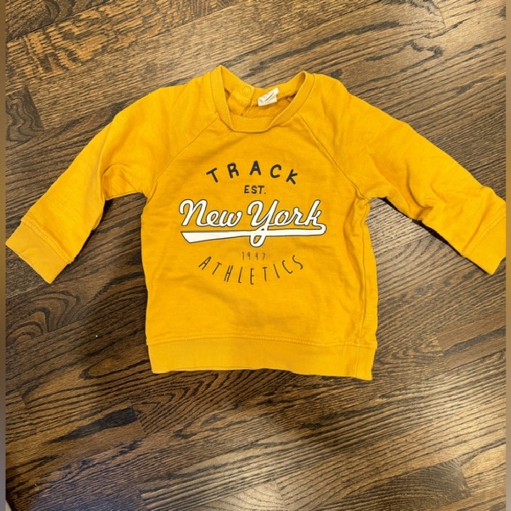 H&M New York Track crewneck sweatshirt size 18 months athletic sports sweater